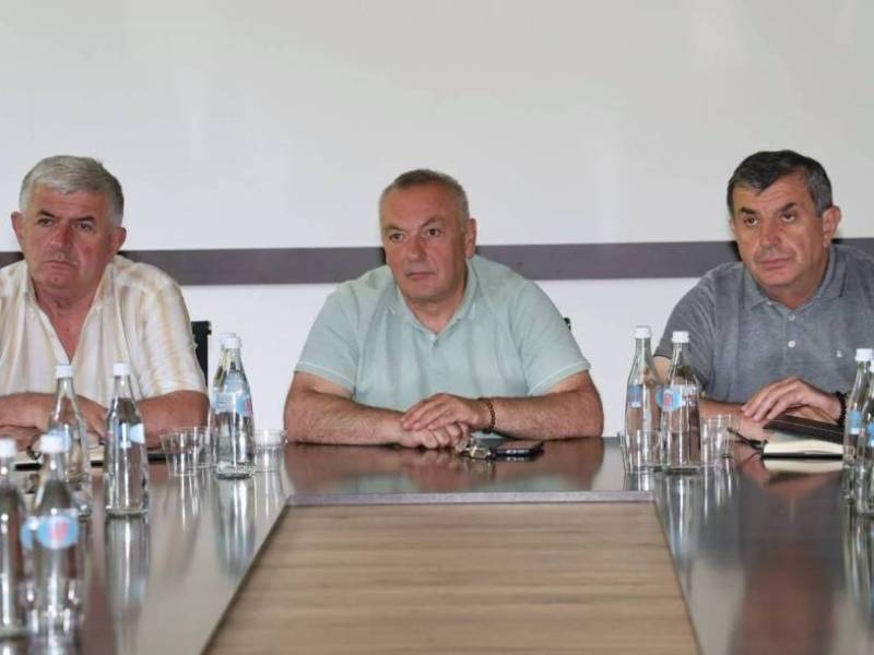 ცაგერის მუნიციპალიტეტის მერი ჭაბუკი ჭაბუკიანი გარემოს დაცვისა და სოფლის მეურნეობის სამინისტროს სსიპ გარემოს ეროვნული სააგენტოს უფროსის მოადგილეს, ირაკლი მეგრელიძეს შეხვდა, რომელმაც მუნიციპალიტეტში საინფორმაციო შეხვედრა გამართა